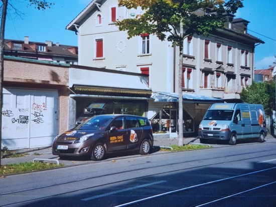 Biertaxi Lieferwagen und Auto